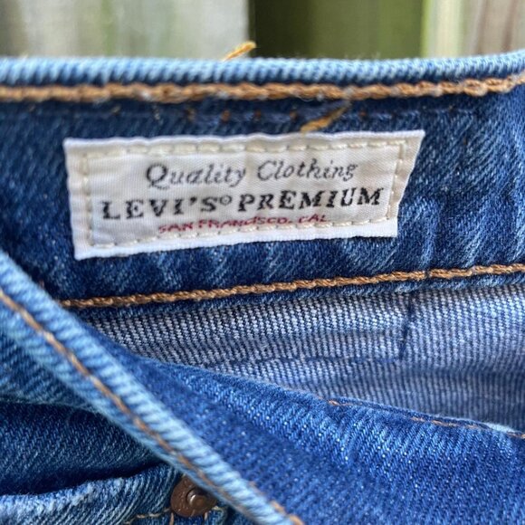 Levi's 501®  High-Rise Shorts - Picture 5 of 7